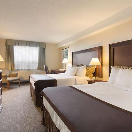 Travelodge Hotel By Wyndham Vancouver Airport Ричмонд Екстер'єр фото
