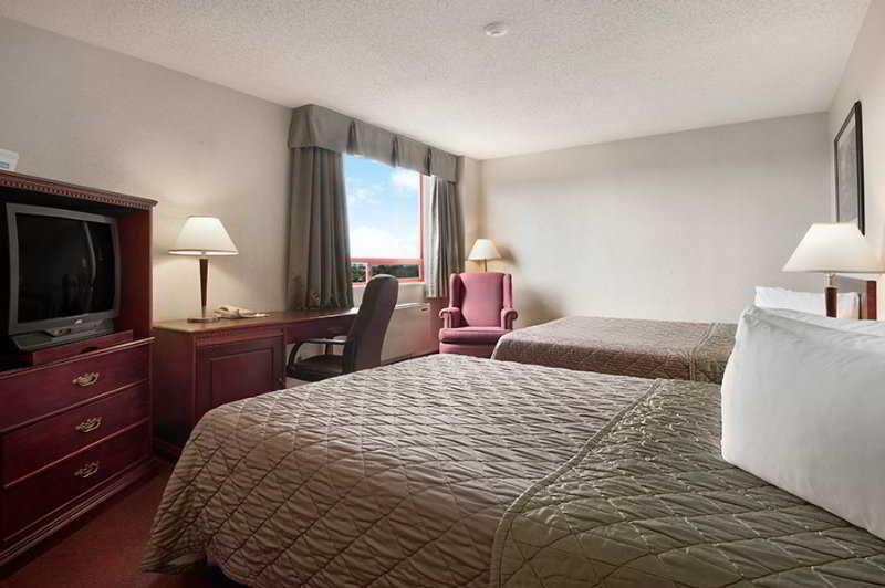 Travelodge Hotel By Wyndham Vancouver Airport Ричмонд Екстер'єр фото